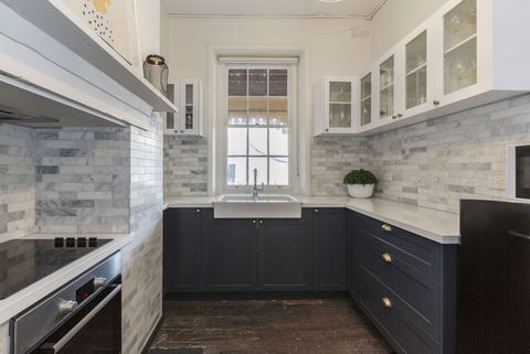 Landmark 1850s Family Fremantle Home - Accommodation Burleigh 2