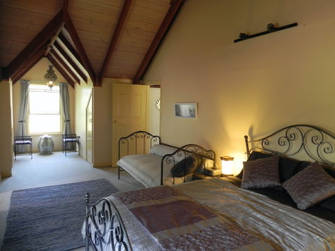 Longbeach Clifftop Retreat - Accommodation Burleigh 1