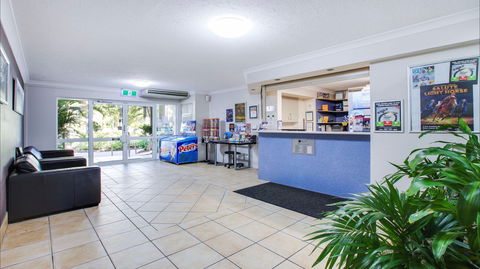 Mari Court Resort - Accommodation Burleigh 2