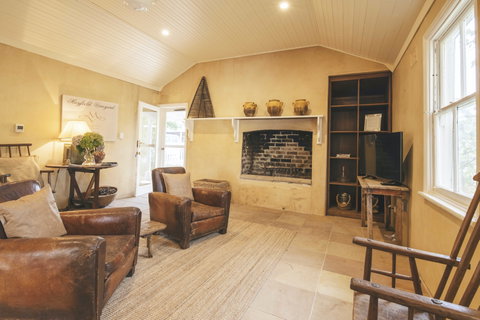 Mayfield Vineyard Cottages - Accommodation Burleigh 2