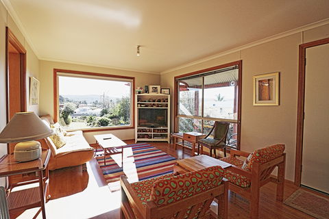 Monaro Cottage - Accommodation Burleigh 2