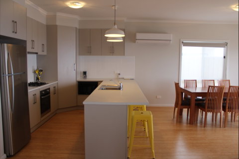 Pelican Place - Accommodation Burleigh 0