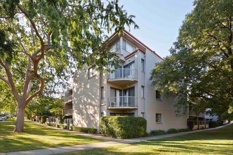 Pinnacle Apartments - Accommodation Burleigh 1