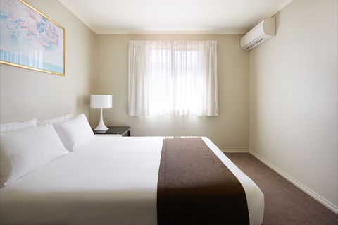 Pinnacle Apartments - Accommodation Burleigh 2