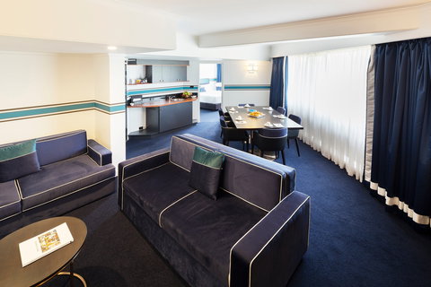 Ramada By Wyndham Diplomat Canberra - Accommodation Burleigh 2