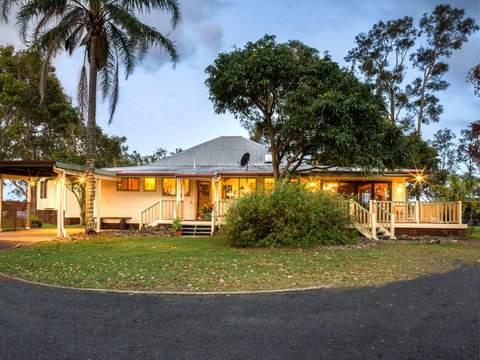 Riverside Holiday Retreat Yamba - Accommodation Burleigh 1