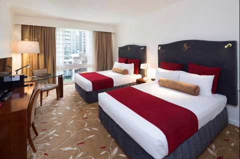 Royal On The Park Hotel And Suites - Accommodation Burleigh 2