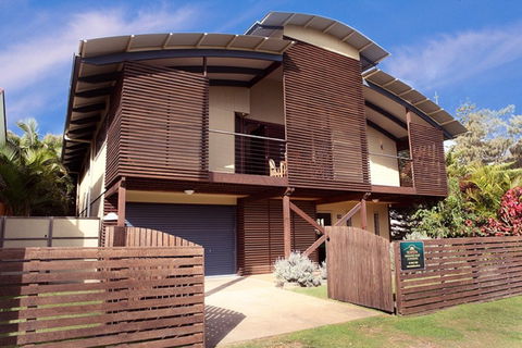 Seaesta Holiday Home - Accommodation Burleigh 0