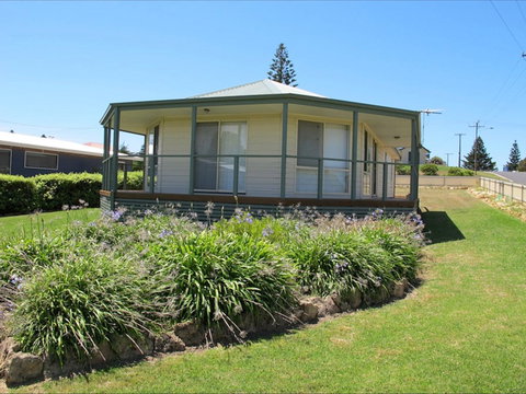Sims Holiday Home - Accommodation Burleigh 0