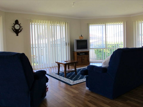 Sims Holiday Home - Accommodation Burleigh 1