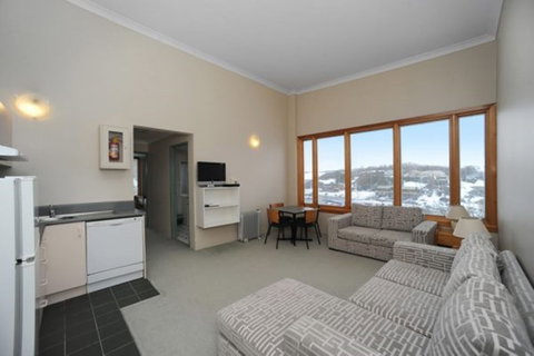 Smiggins Chalet Apartments - Accommodation Burleigh 2