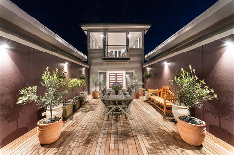 Table House Farm - Accommodation Burleigh 1