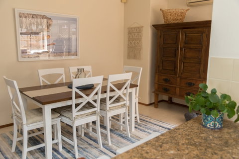 Taranaki Beach Unit - Accommodation Burleigh 2