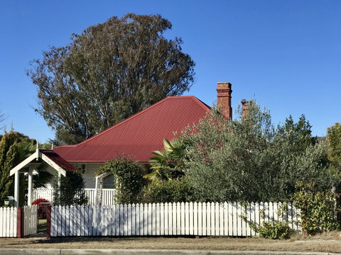 Tenterfield Luxury Historic Cottage - Accommodation Burleigh 0