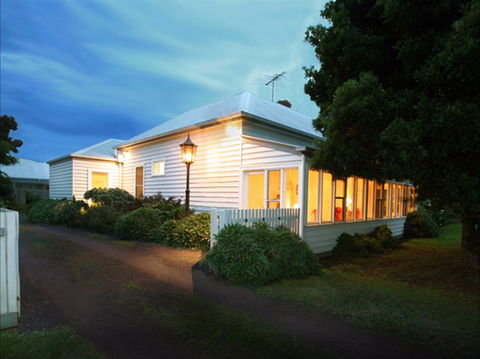 The Lonsdale Palms - Accommodation Burleigh 0