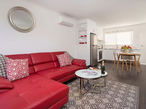 Understated Elegance - Affordable Luxury - Accommodation Burleigh 0