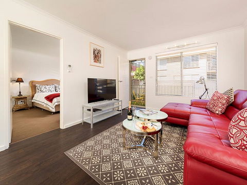 Understated Elegance - Affordable Luxury - Accommodation Burleigh 1