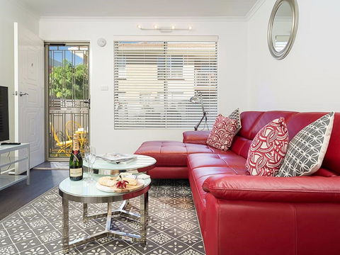 Understated Elegance - Affordable Luxury - Accommodation Burleigh 2