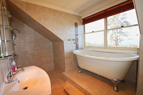 Whale Cove - Accommodation Burleigh 1