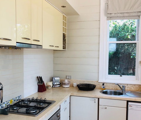 1880s Kananook Heritage House - Accommodation Burleigh 2