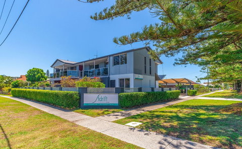 Adrift Apartments - Accommodation Burleigh 1