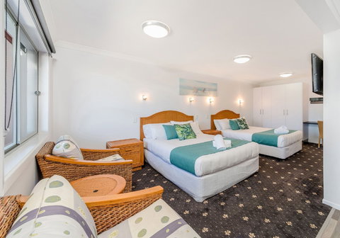 Adrift Apartments - Accommodation Burleigh 2