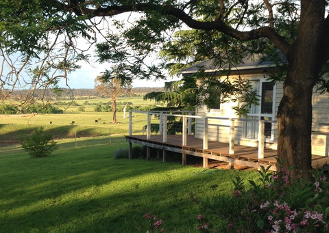Balmoral Cottage - Accommodation Burleigh 0