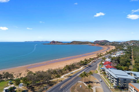 Beaches On Lammermoor Apartments - Accommodation Burleigh 2