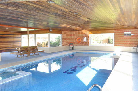 Bell Tower Inn - Accommodation Burleigh 1