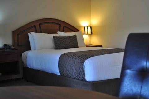 Bell Tower Inn - Accommodation Burleigh 2