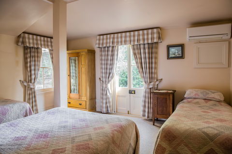 Capers Cottage - Accommodation Burleigh 0