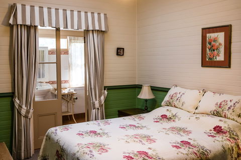 Capers Cottage - Accommodation Burleigh 1