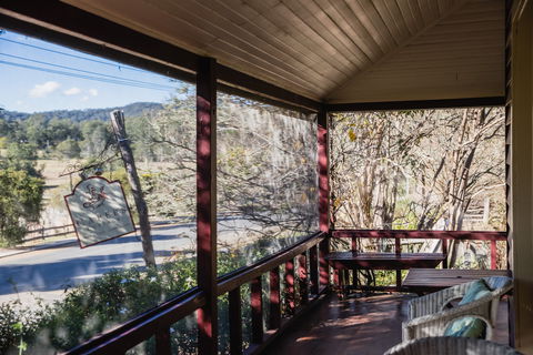 Capers Cottage - Accommodation Burleigh 2