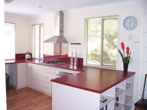 Century 21 SouthCoast: All Decked Out - Accommodation Burleigh 2