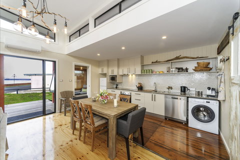 Coastal Pods Wynyard - Accommodation Burleigh 1