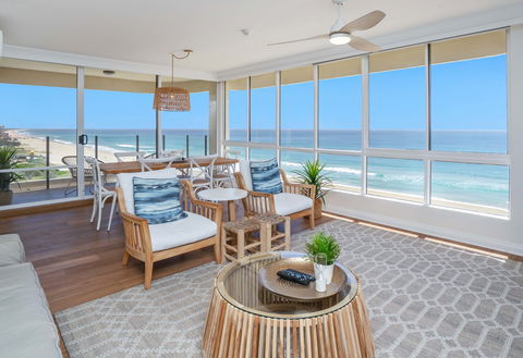 Dorchester On The Beach - Accommodation Burleigh 2