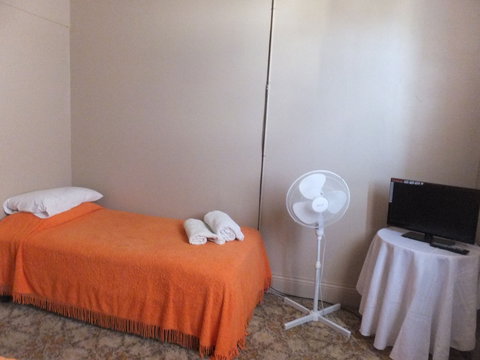 Federal Hotel - Accommodation Burleigh 2