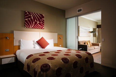 Grand Hotel And Apartments Townsville - Accommodation Burleigh 1