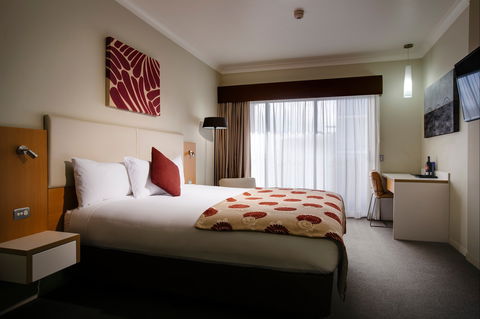 Grand Hotel And Apartments Townsville - Accommodation Burleigh 2