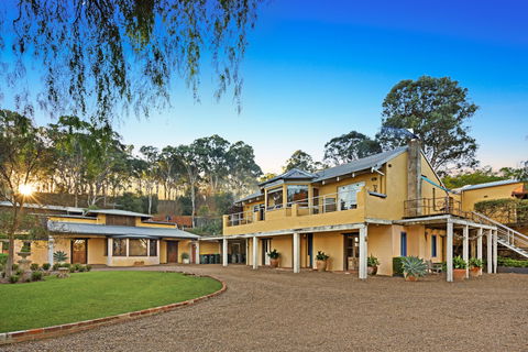 I Villini Estate - Accommodation Burleigh 0