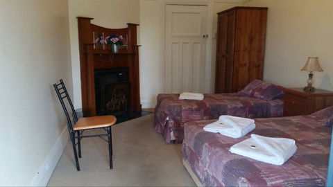 Kitchener Hotel - Accommodation Burleigh 2