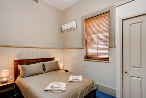 McCulloch's Rest - Accommodation Burleigh 1