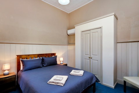 McCulloch's Rest - Accommodation Burleigh 2