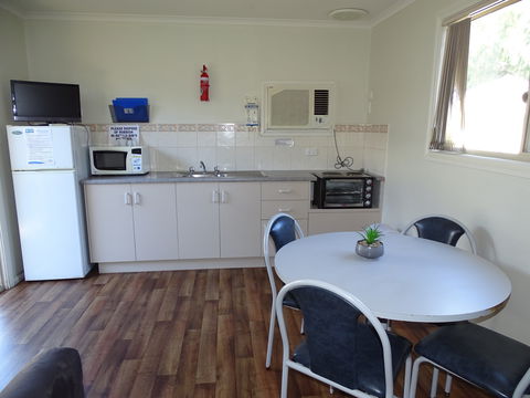 Moonta Bay Cabins - Cabin 2 - Accommodation Burleigh 1