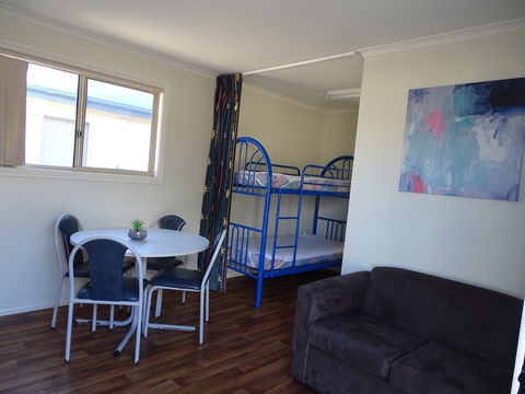 Moonta Bay Cabins - Cabin 2 - Accommodation Burleigh 2