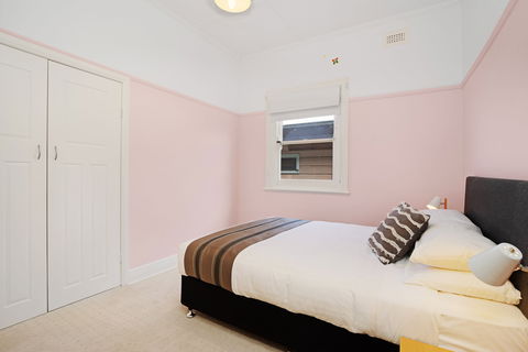 Newcastle Executive Homes - Cooks Hill Cottage - Accommodation Burleigh 2