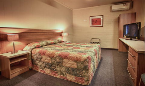 Opal Inn Hotel - Accommodation Burleigh 2