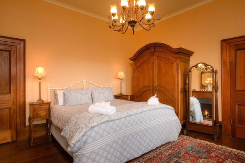 Rathmore - Accommodation Burleigh 1