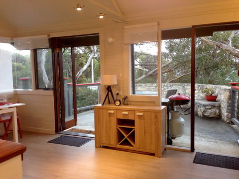 Serenity Cottage - Accommodation Burleigh 2