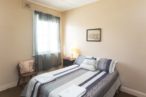 Southern Railway Hotel - Accommodation Burleigh 2